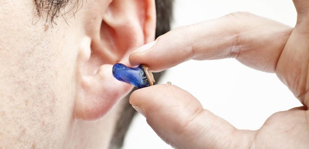 El 52% de los españoles con pérdida auditiva no utiliza audífonos por miedo al rechazo social
